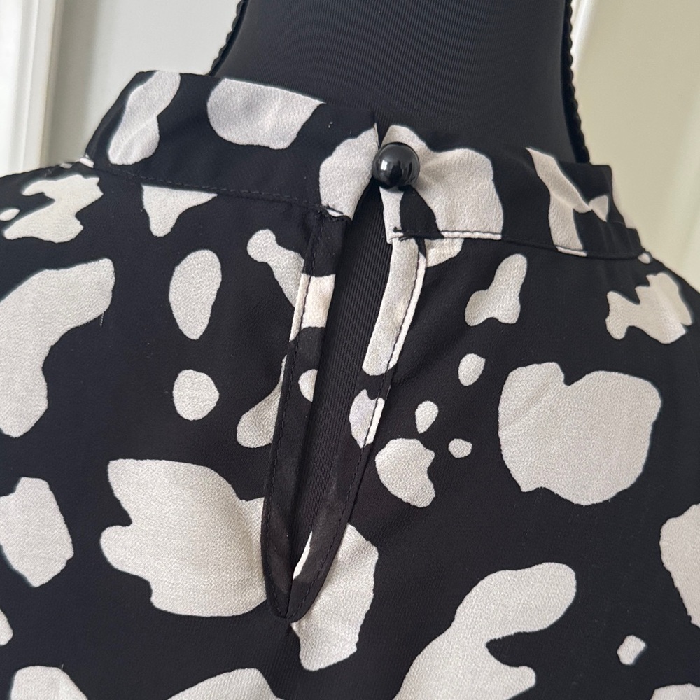 SHEIN Black and White Patterned Blouse - Picture 6 of 6